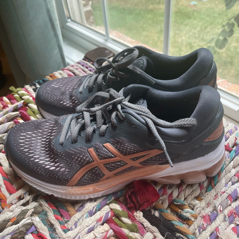 ASICS Women’s Gel Kayano 8.5M